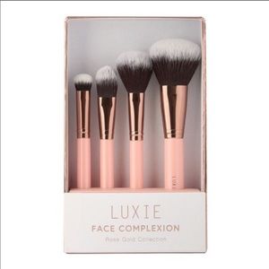 LUXIE powder brushes